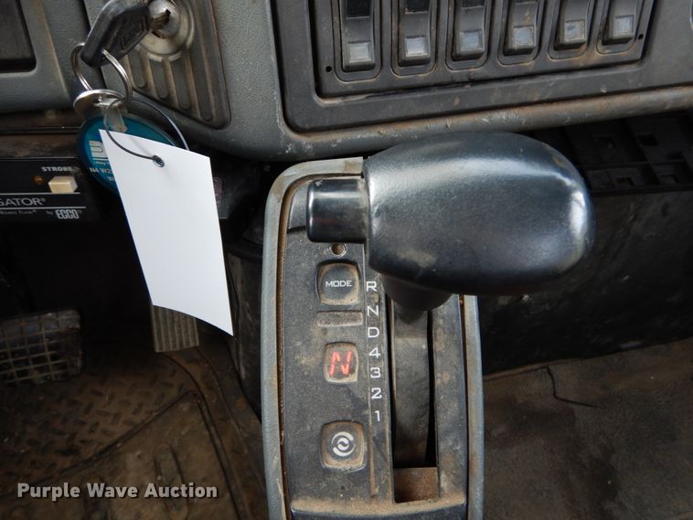 image for item DH5015 2004 International 4300 bucket truck