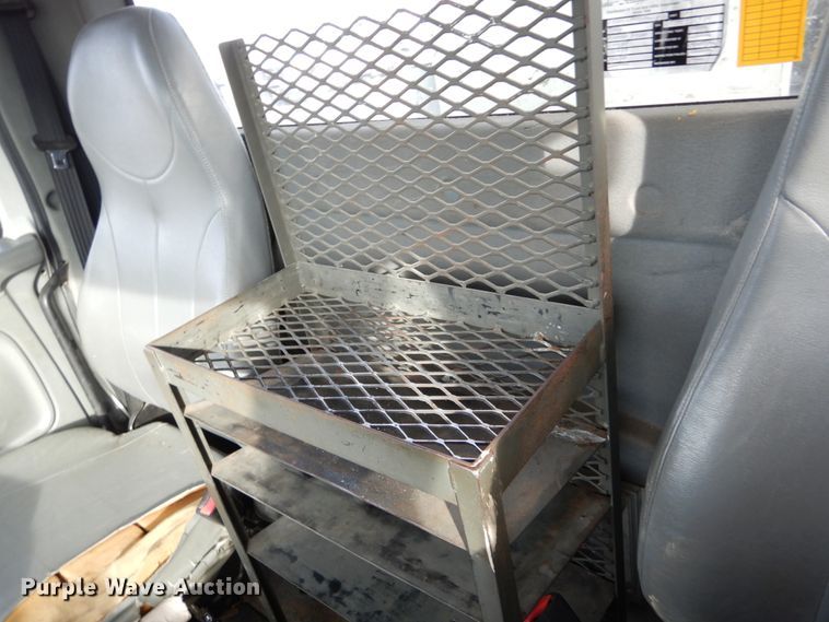 image for item DH5015 2004 International 4300 bucket truck