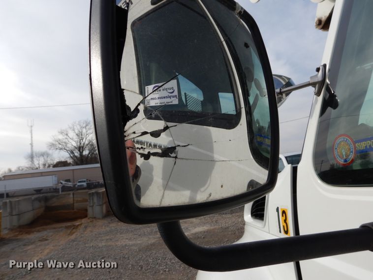 image for item DH5015 2004 International 4300 bucket truck