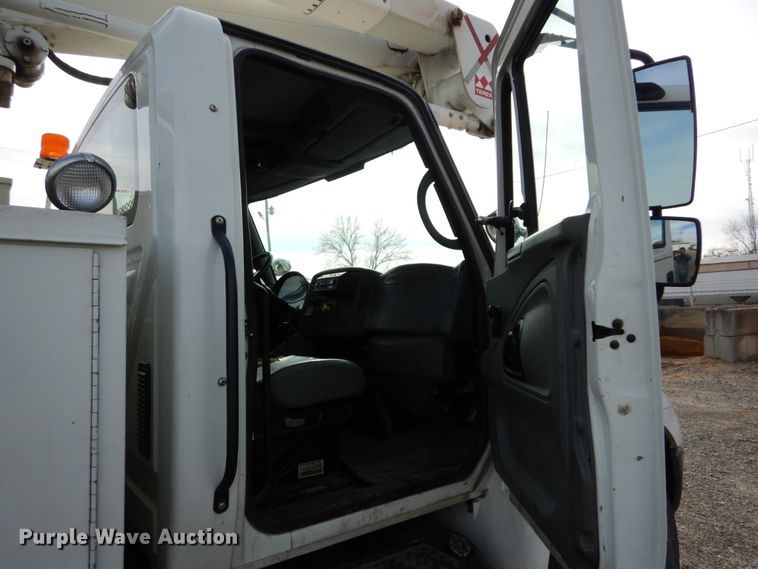 image for item DH5015 2004 International 4300 bucket truck