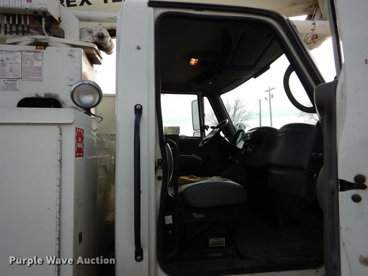 image for item DH5015 2004 International 4300 bucket truck