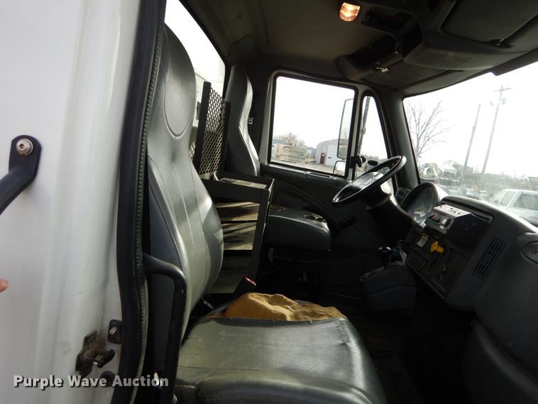 image for item DH5015 2004 International 4300 bucket truck