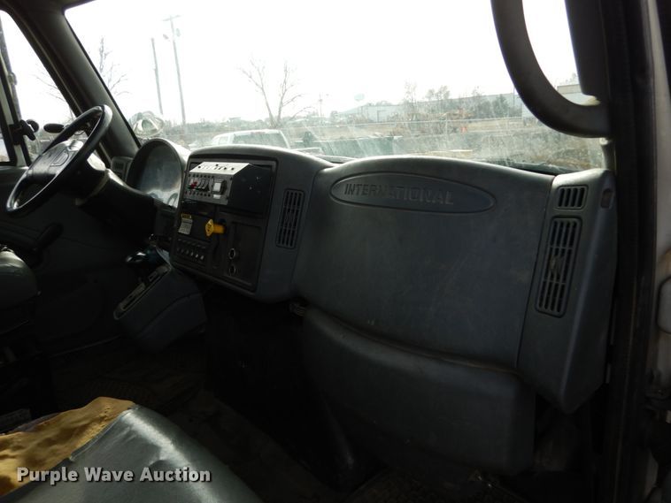 image for item DH5015 2004 International 4300 bucket truck