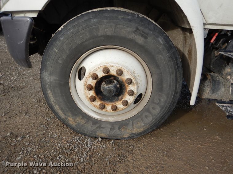 image for item DH5015 2004 International 4300 bucket truck