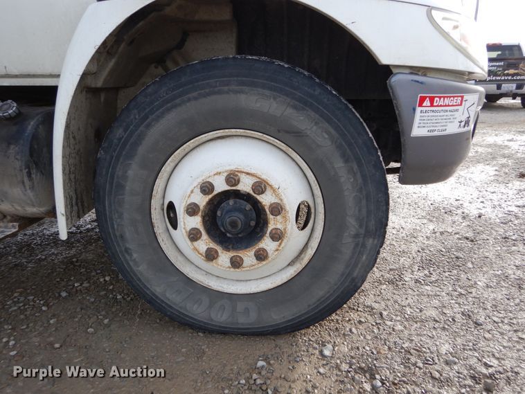 image for item DH5015 2004 International 4300 bucket truck