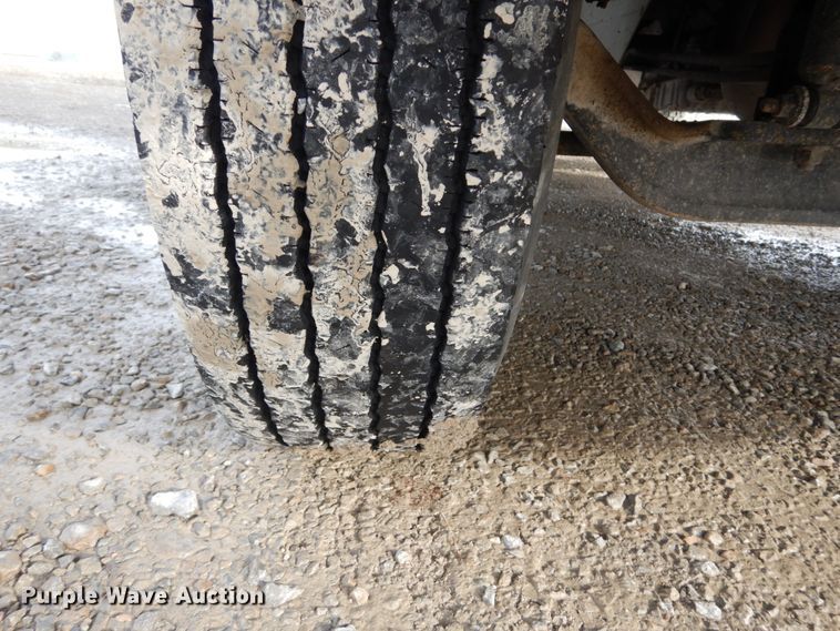 image for item DH5015 2004 International 4300 bucket truck