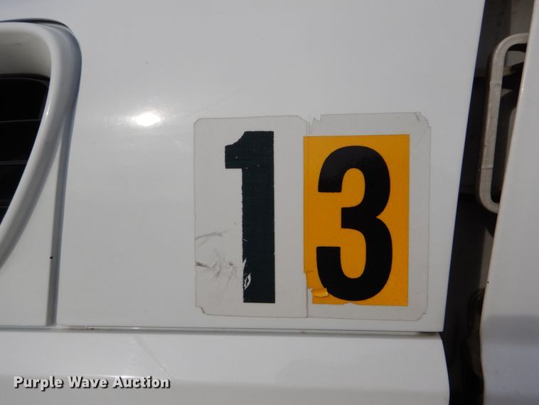 image for item DH5015 2004 International 4300 bucket truck