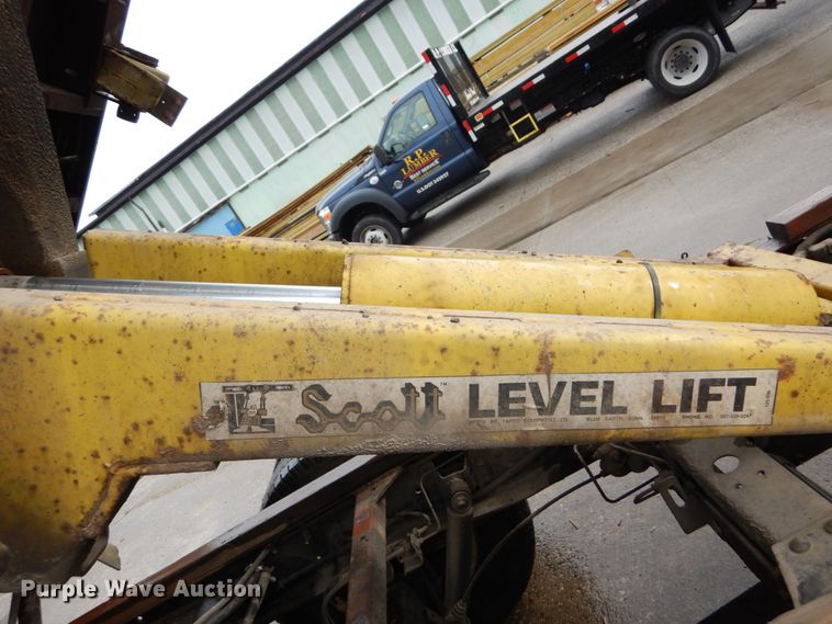 image for item DH5037 2006 Chevrolet W4500 flat dump bed truck