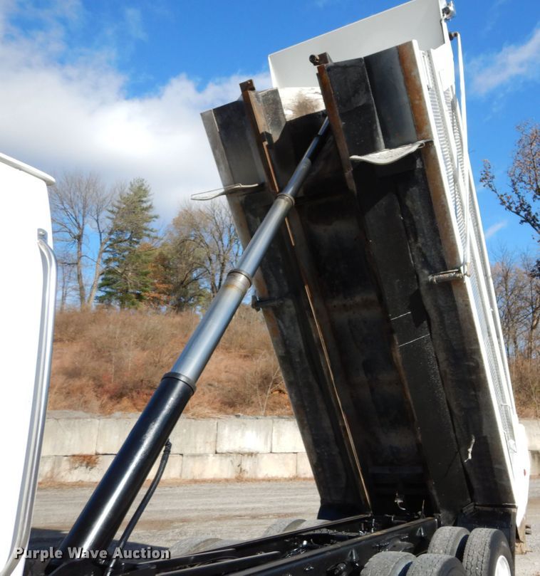 image for item DH5040 2005 Sterling Acterra dump truck