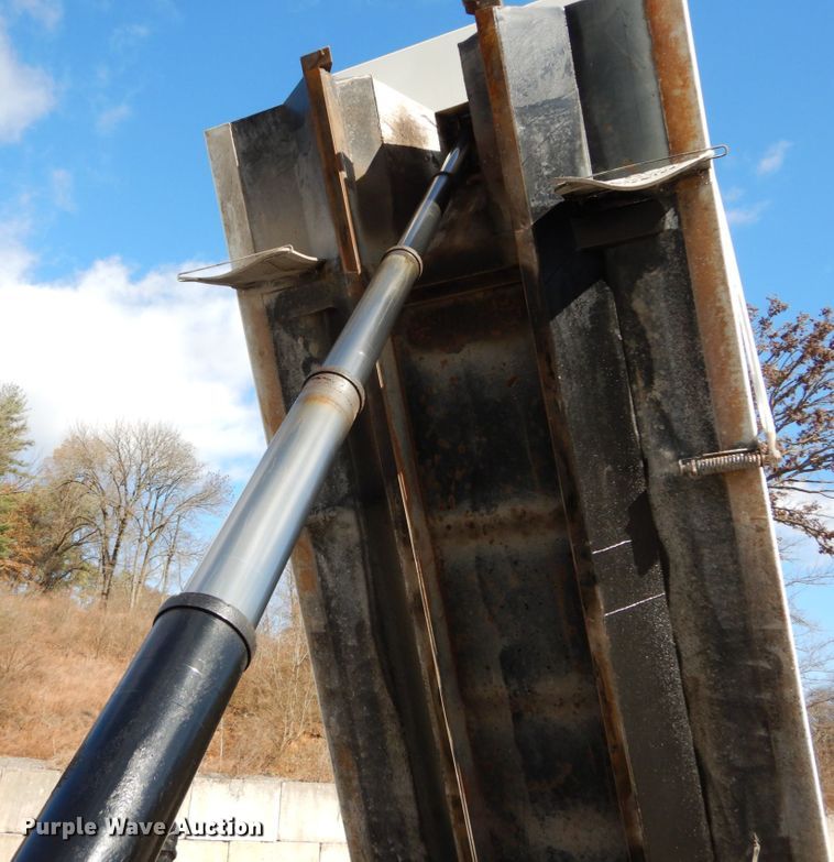 image for item DH5040 2005 Sterling Acterra dump truck