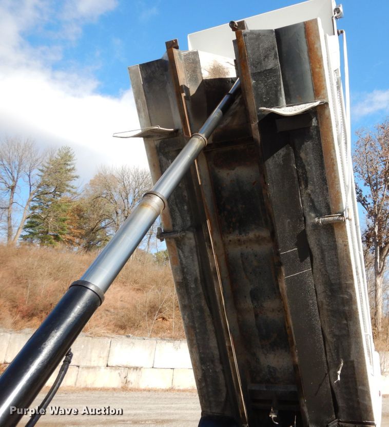 image for item DH5040 2005 Sterling Acterra dump truck