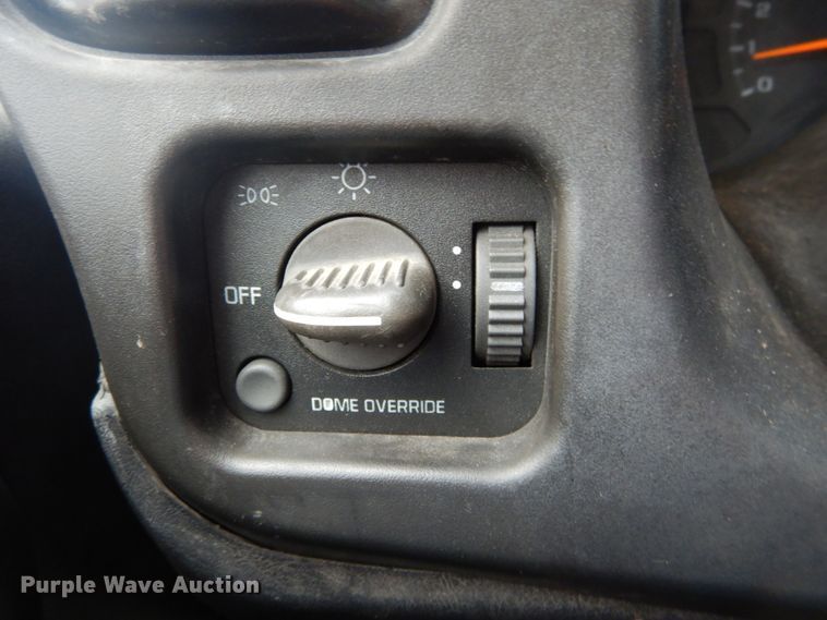 image for item DH5044 2003 GMC C7500 flat dump bed truck with conveyor