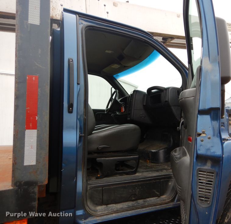 image for item DH5044 2003 GMC C7500 flat dump bed truck with conveyor