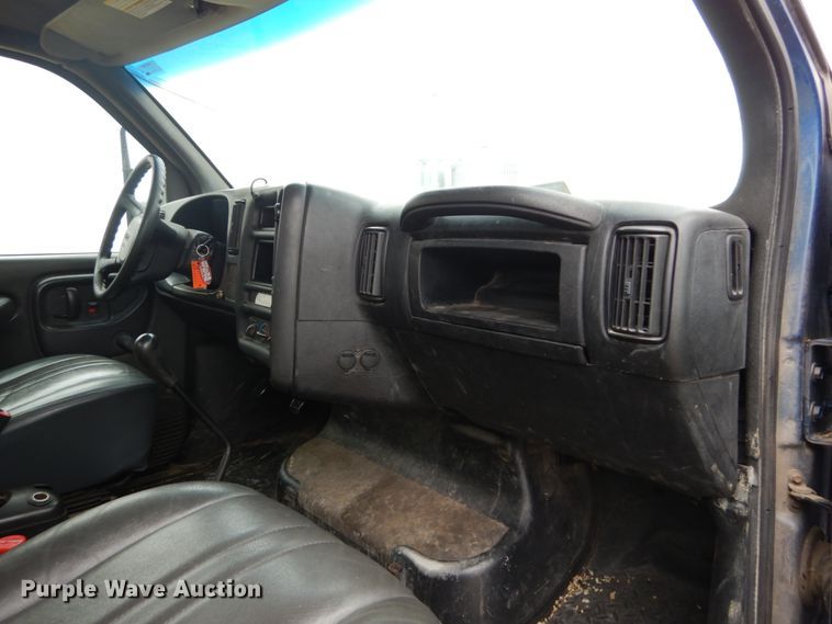 image for item DH5044 2003 GMC C7500 flat dump bed truck with conveyor