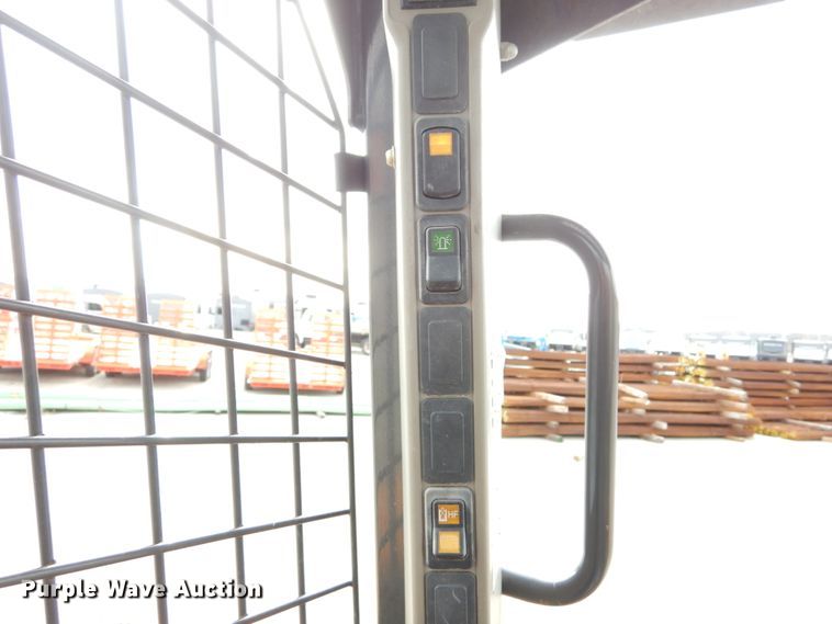 image for item DH5047 2012 Case SV250 skid steer