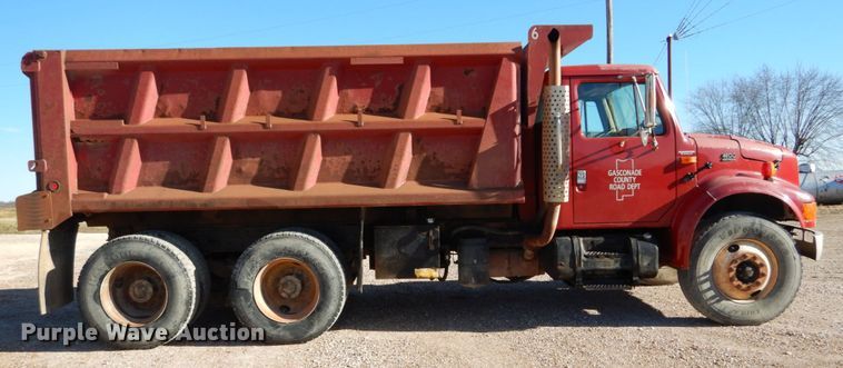 image for item DH5050 2000 International 4900 dump truck
