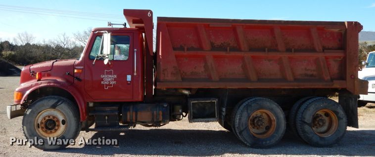 image for item DH5050 2000 International 4900 dump truck