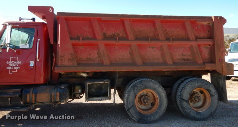 image for item DH5050 2000 International 4900 dump truck