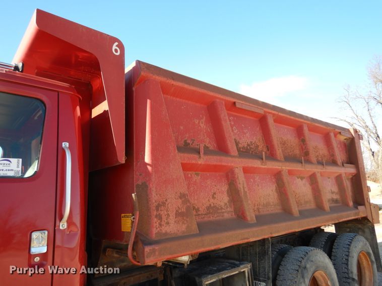 image for item DH5050 2000 International 4900 dump truck