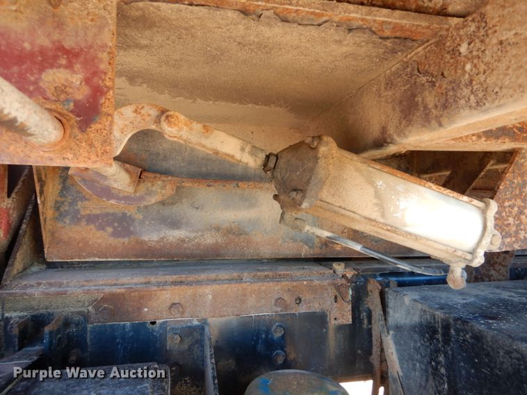 image for item DH5050 2000 International 4900 dump truck