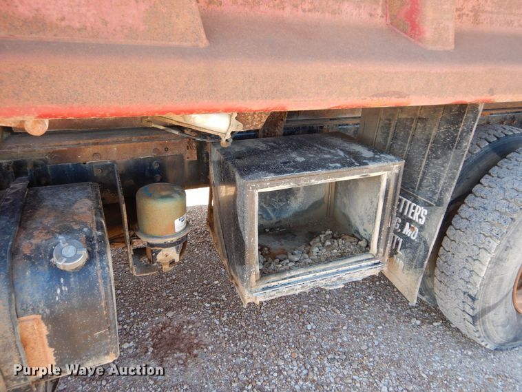 image for item DH5050 2000 International 4900 dump truck