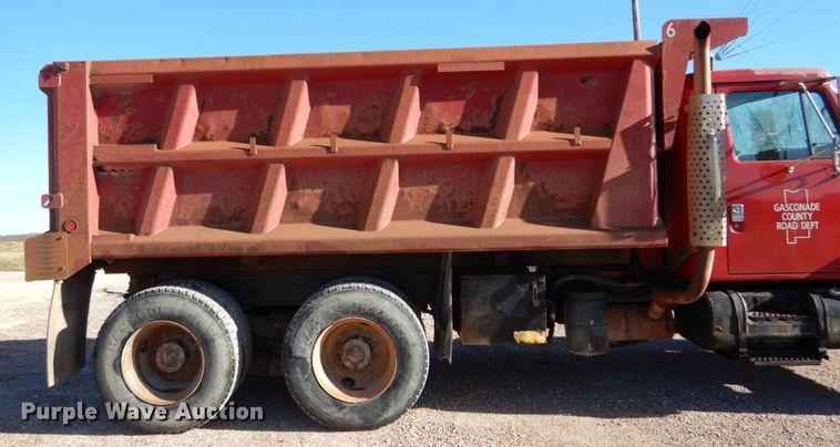 image for item DH5050 2000 International 4900 dump truck