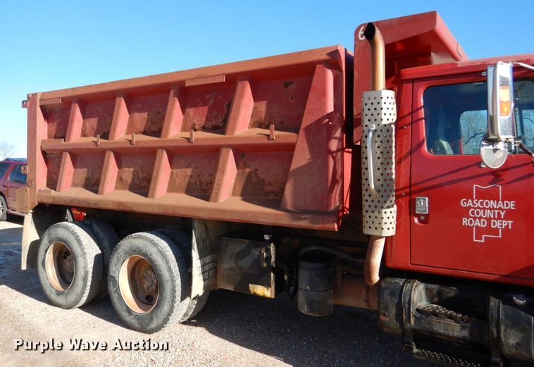 image for item DH5050 2000 International 4900 dump truck
