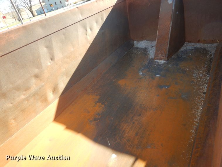 image for item DH5050 2000 International 4900 dump truck