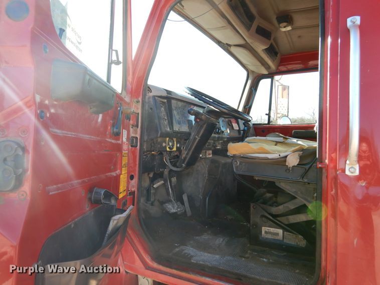 image for item DH5050 2000 International 4900 dump truck