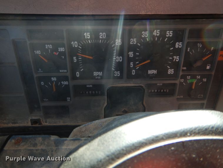 image for item DH5050 2000 International 4900 dump truck