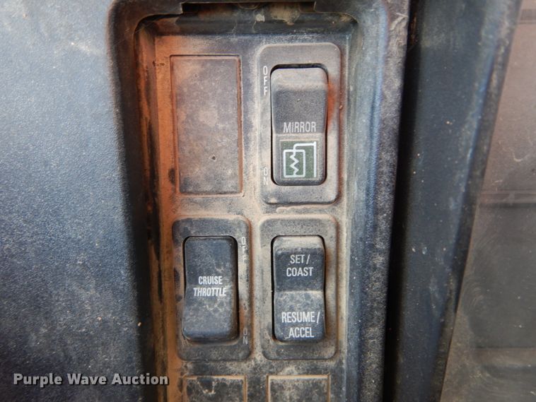 image for item DH5050 2000 International 4900 dump truck