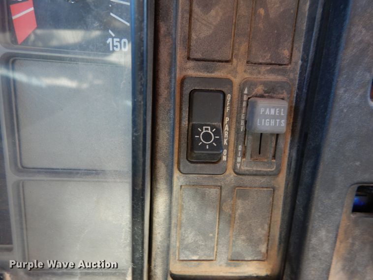 image for item DH5050 2000 International 4900 dump truck