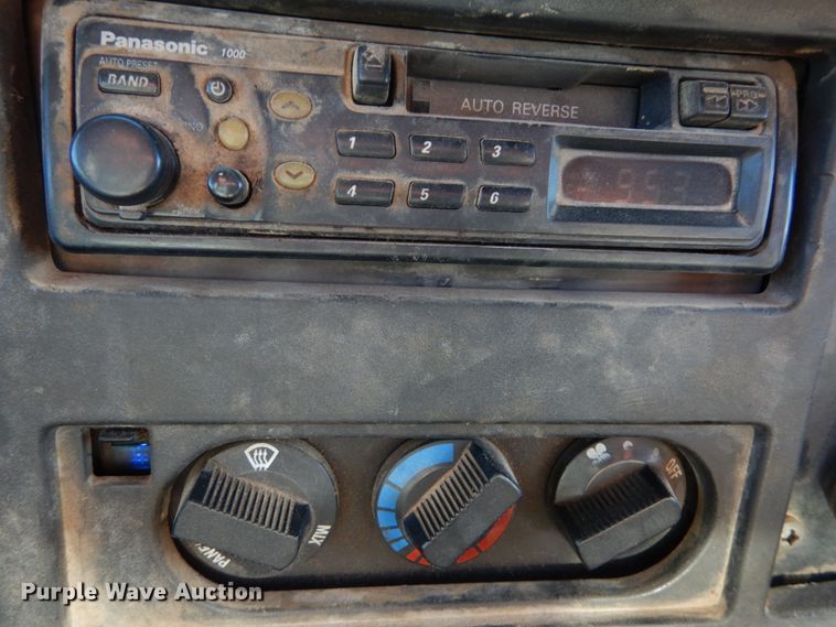 image for item DH5050 2000 International 4900 dump truck