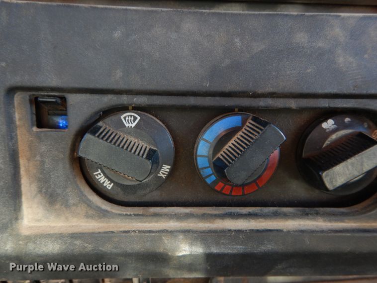 image for item DH5050 2000 International 4900 dump truck