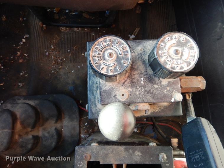 image for item DH5050 2000 International 4900 dump truck