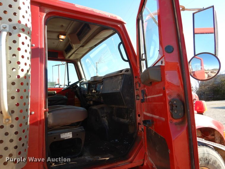 image for item DH5050 2000 International 4900 dump truck