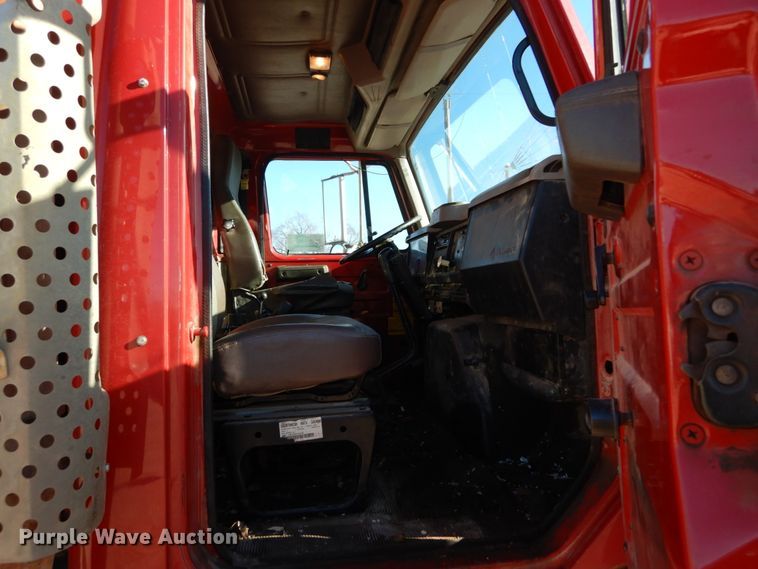 image for item DH5050 2000 International 4900 dump truck