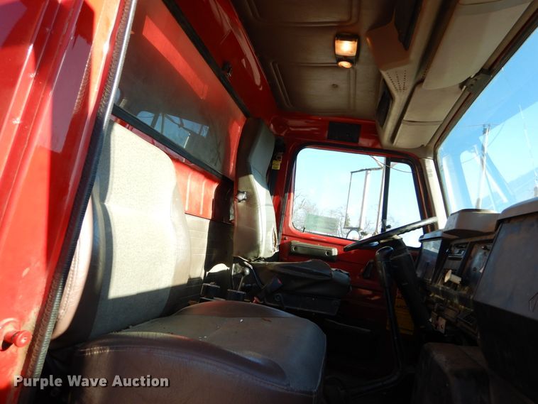 image for item DH5050 2000 International 4900 dump truck