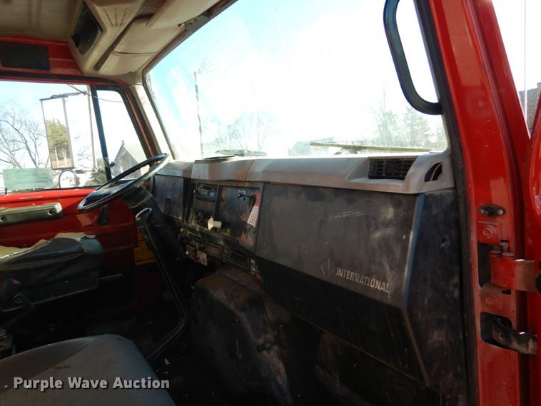 image for item DH5050 2000 International 4900 dump truck