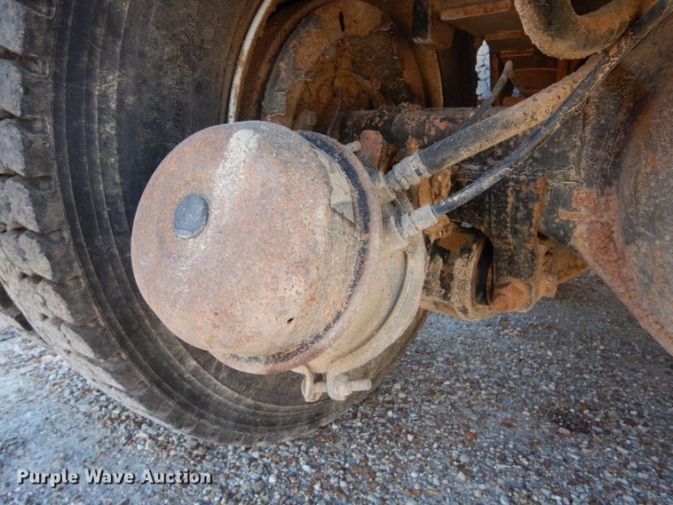 image for item DH5050 2000 International 4900 dump truck