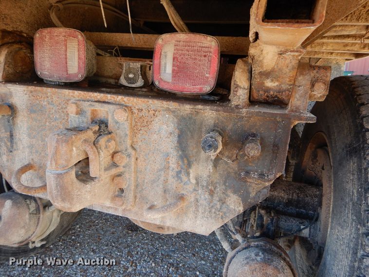 image for item DH5050 2000 International 4900 dump truck