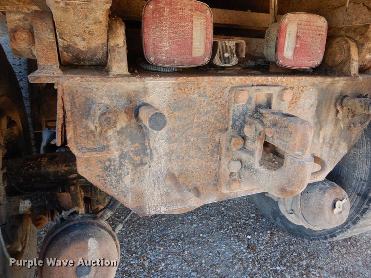 image for item DH5050 2000 International 4900 dump truck