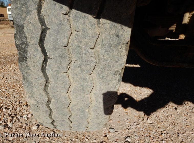 image for item DH5050 2000 International 4900 dump truck