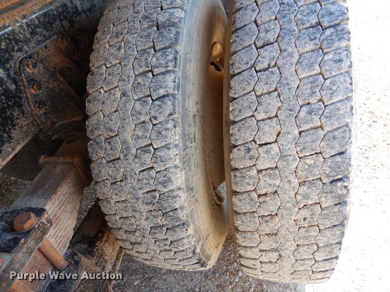 image for item DH5050 2000 International 4900 dump truck