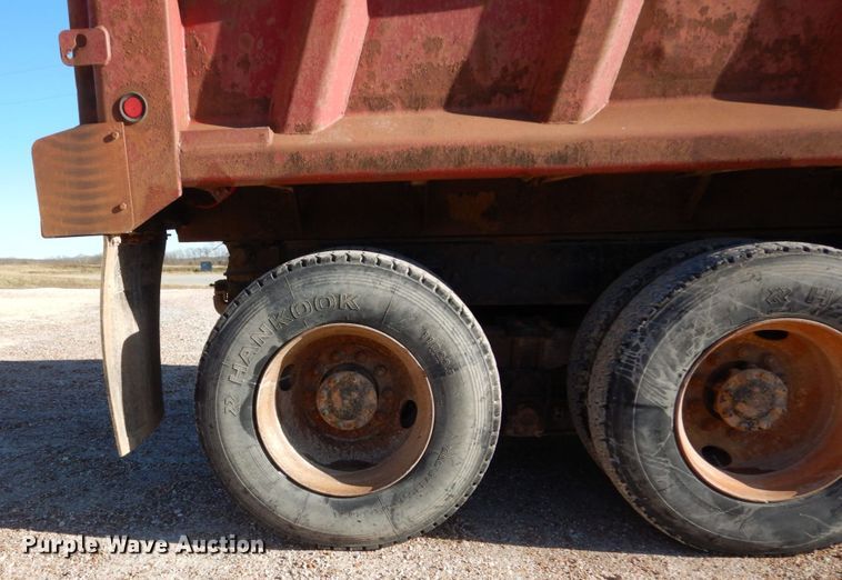 image for item DH5050 2000 International 4900 dump truck