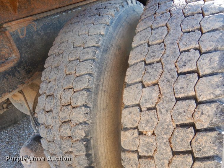 image for item DH5050 2000 International 4900 dump truck