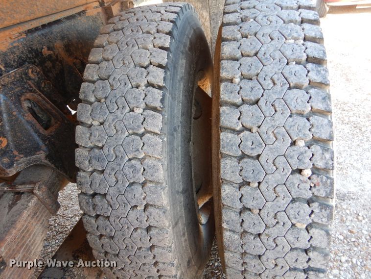 image for item DH5050 2000 International 4900 dump truck