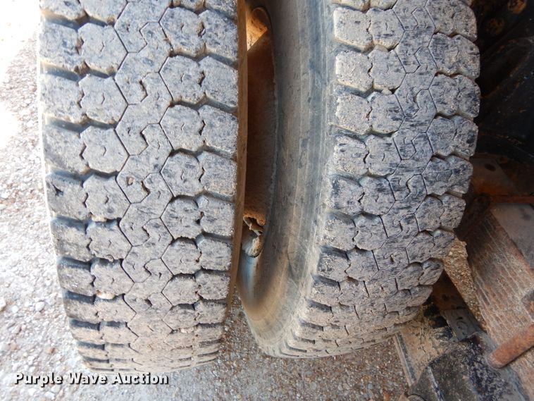 image for item DH5050 2000 International 4900 dump truck