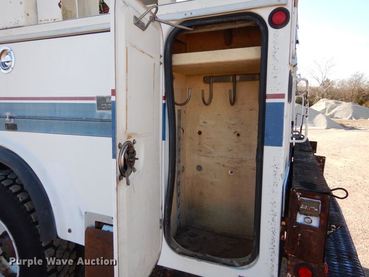 image for item DH5051 1995 Freightliner FL80 bucket truck