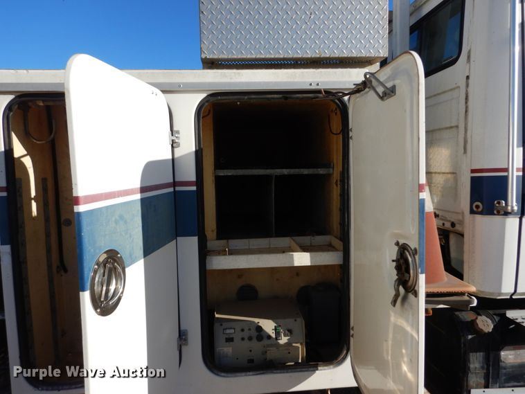 image for item DH5051 1995 Freightliner FL80 bucket truck